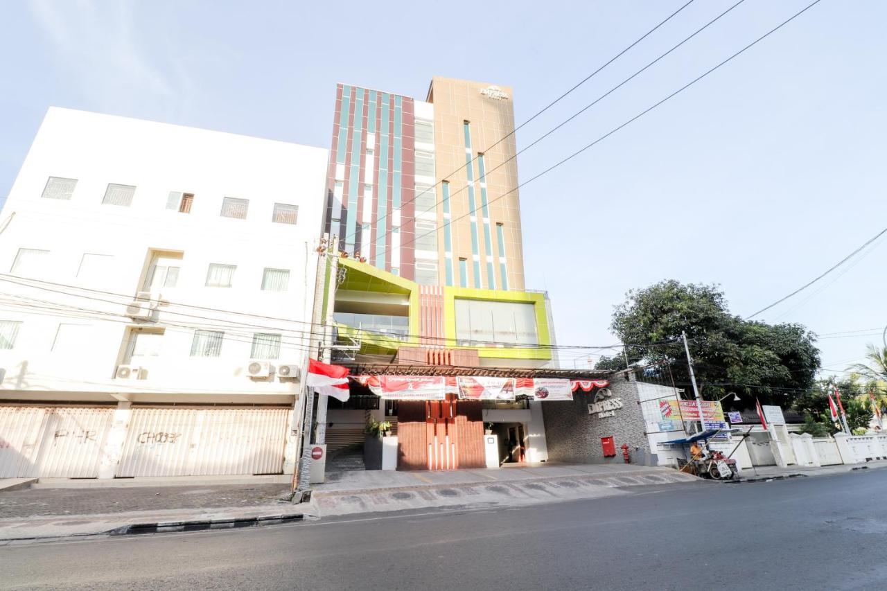 Hotel Empress Makassar Exteriör bild